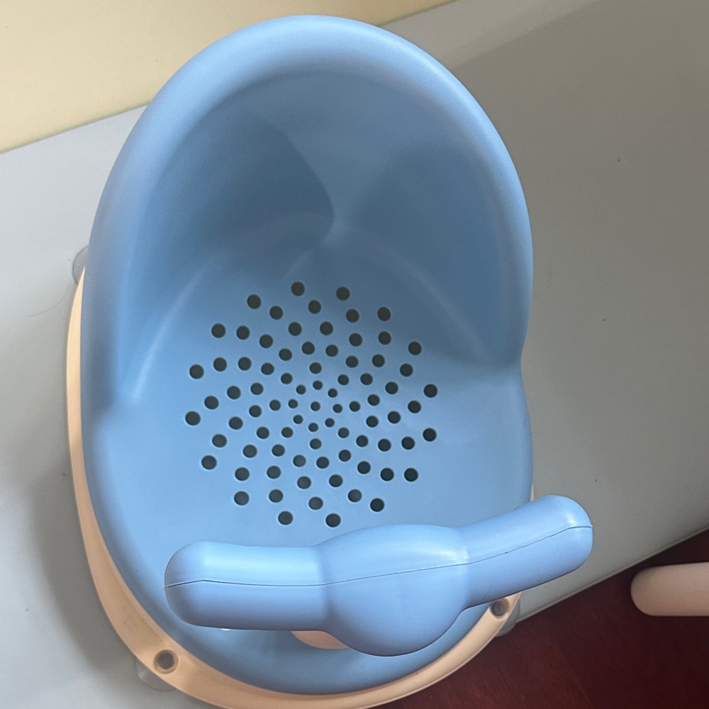 Blue Baby Bath Seat with Handle - Picture 2 of 4